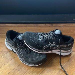 ASICS gel Kayano 28’s - Black - Size US 9